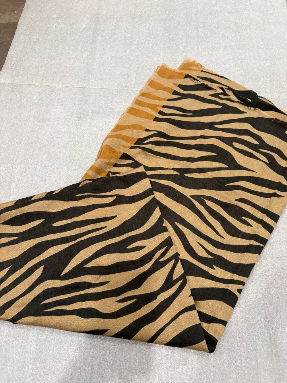 [34.5x78”]Zara Zebra Print Wool Blend Scarf- Tan & Black